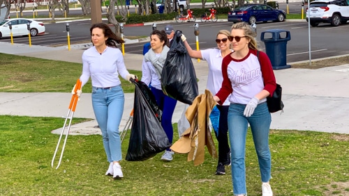 1060 Capital, LLCteam members volunteering for community service